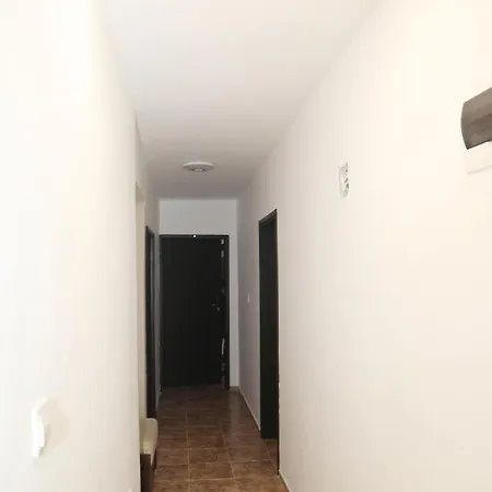 Къща За Гости Равда 3* 拉夫达